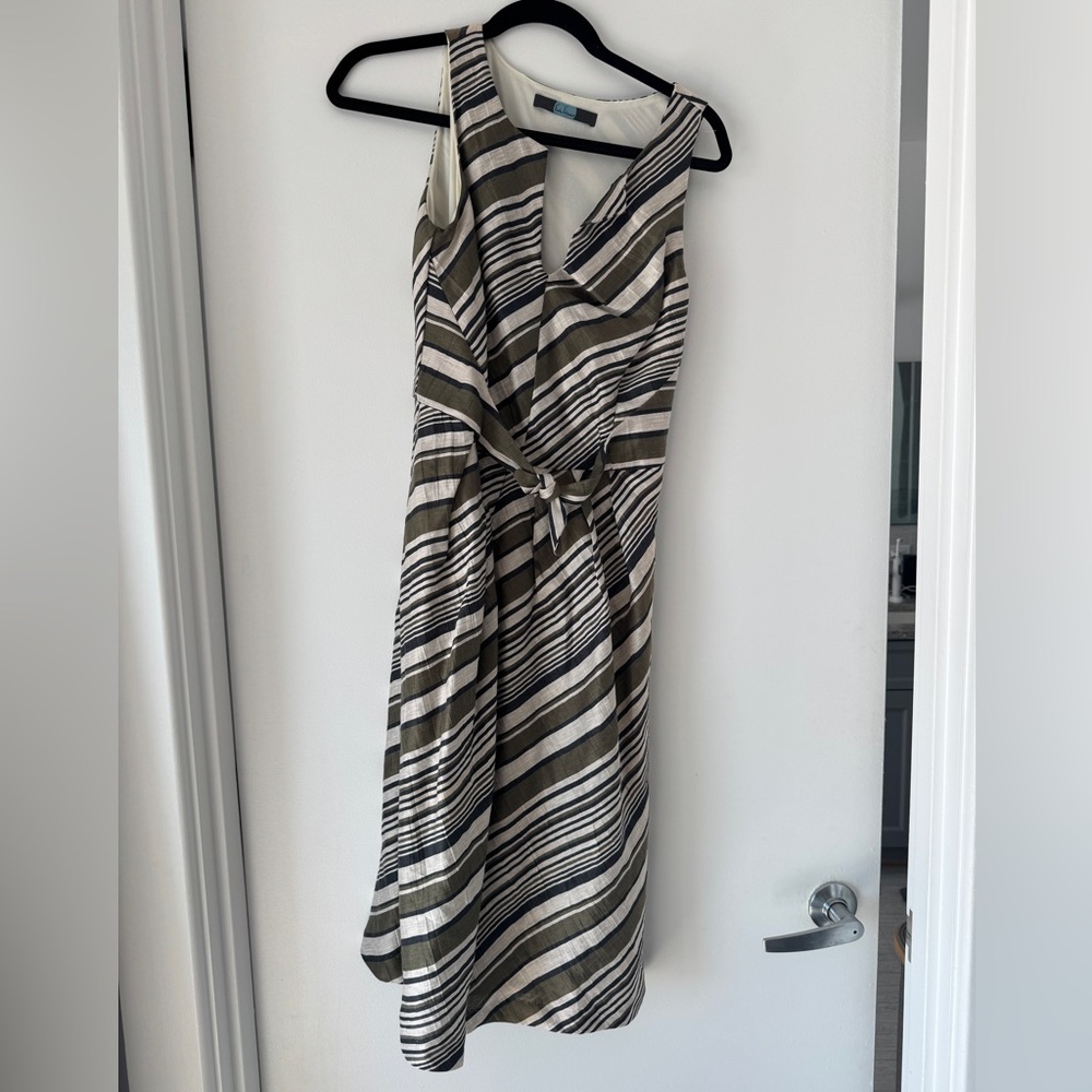 Elegant Striped Dress - Picture 3 of 3